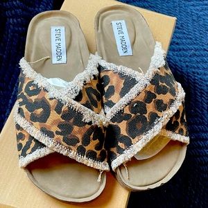 Steve Madden size 5 leopard sandals